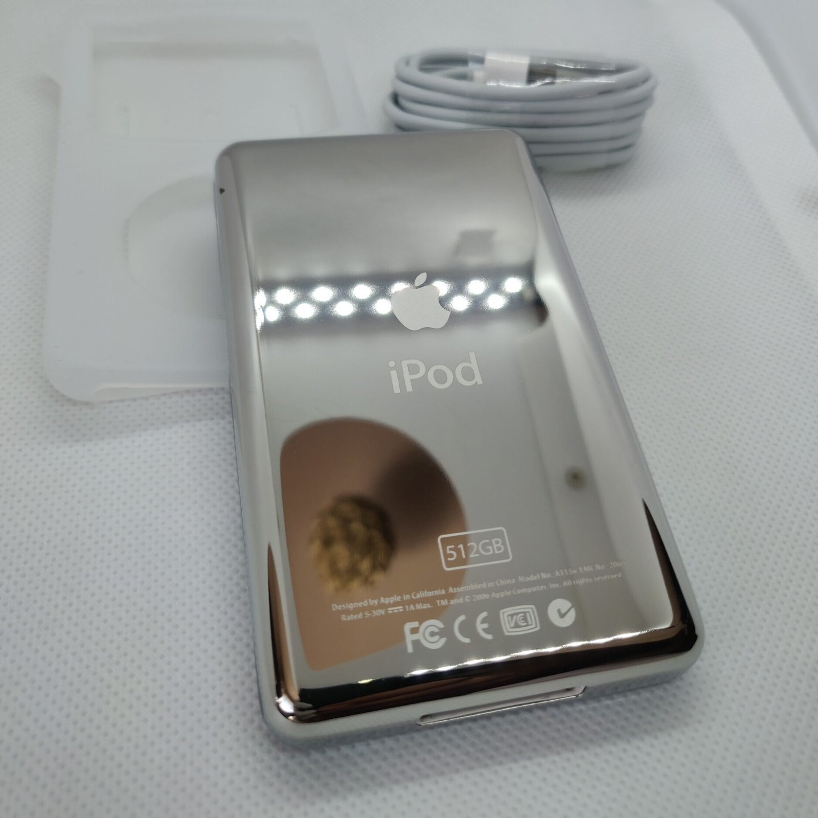 iPod Classic - 5th gen, clear+black (3000mah battery) - Image 4