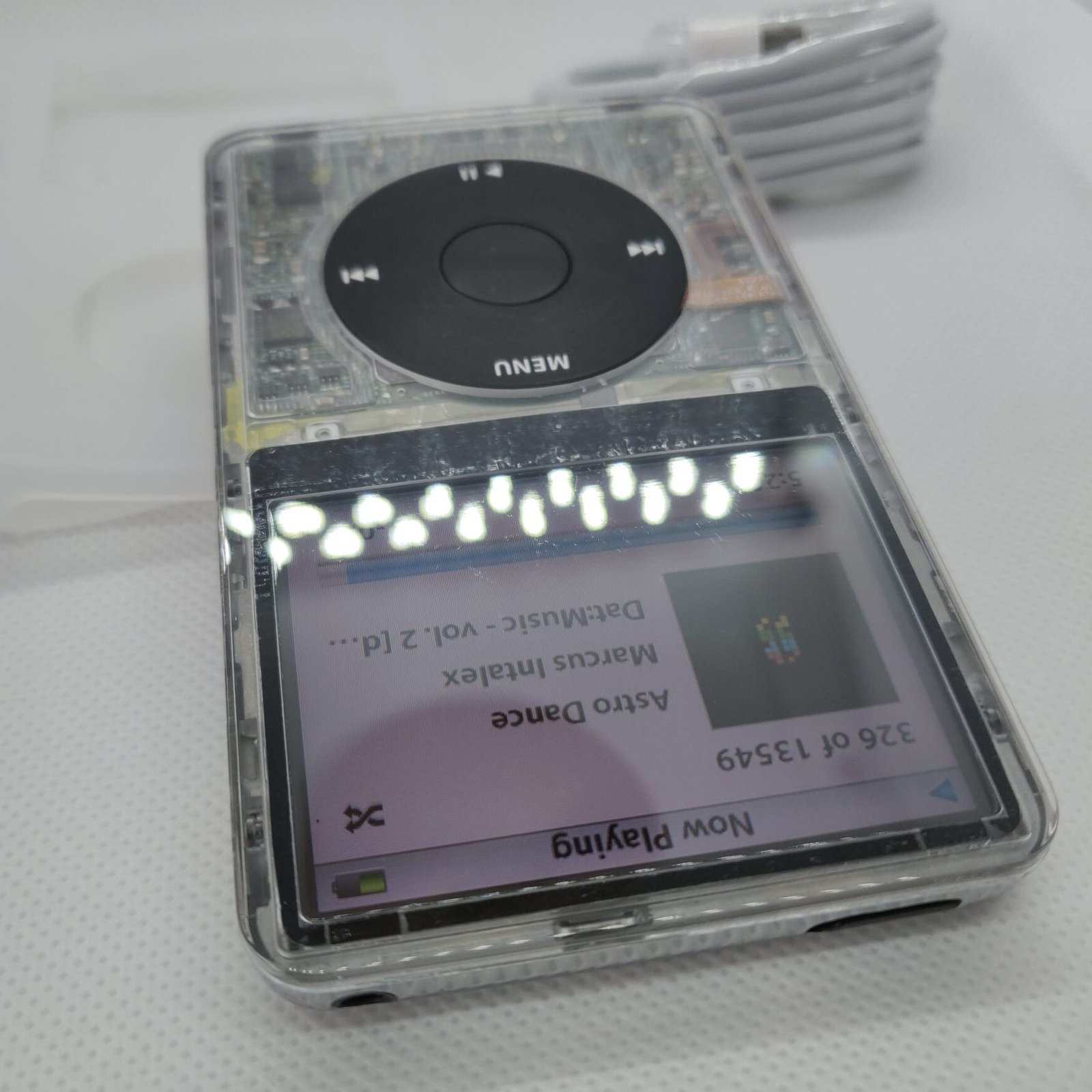 iPod Classic - 5th gen, clear+black (3000mah battery) - Image 3